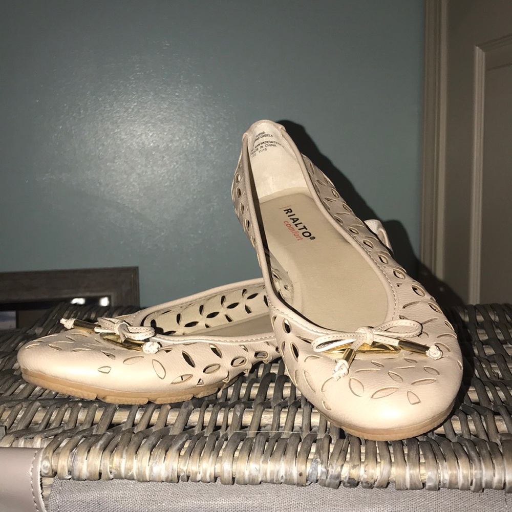 Nude flats